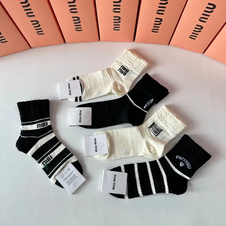 スーパーコピー ミュウミュウ 靴下
