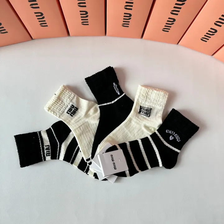 スーパーコピー ミュウミュウ 靴下