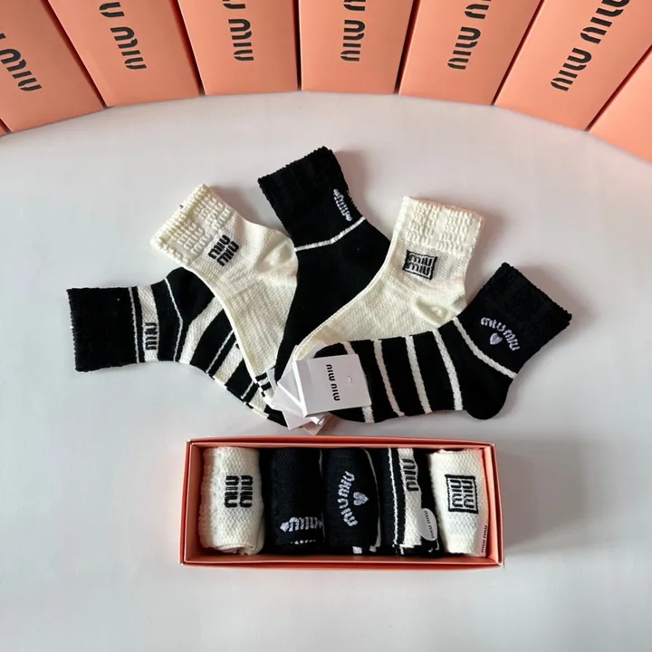 スーパーコピー ミュウミュウ 靴下