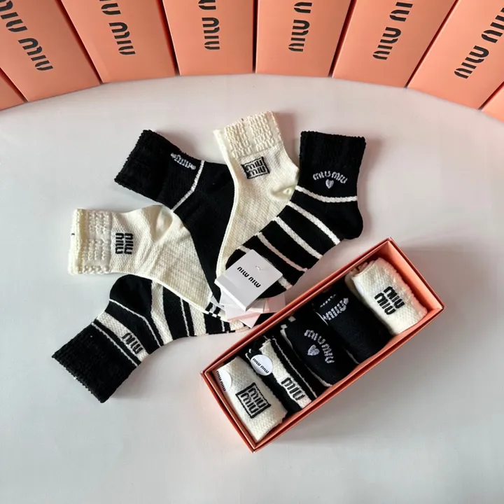 スーパーコピー ミュウミュウ 靴下