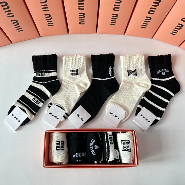 スーパーコピー ミュウミュウ 靴下