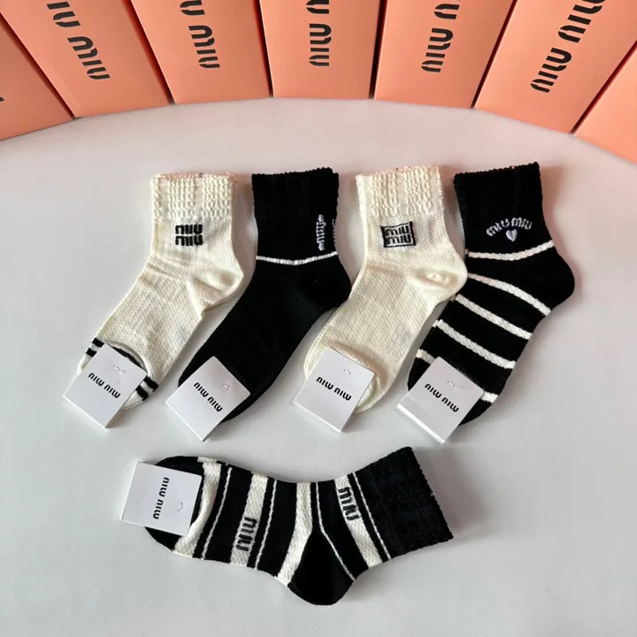 スーパーコピー ミュウミュウ 靴下