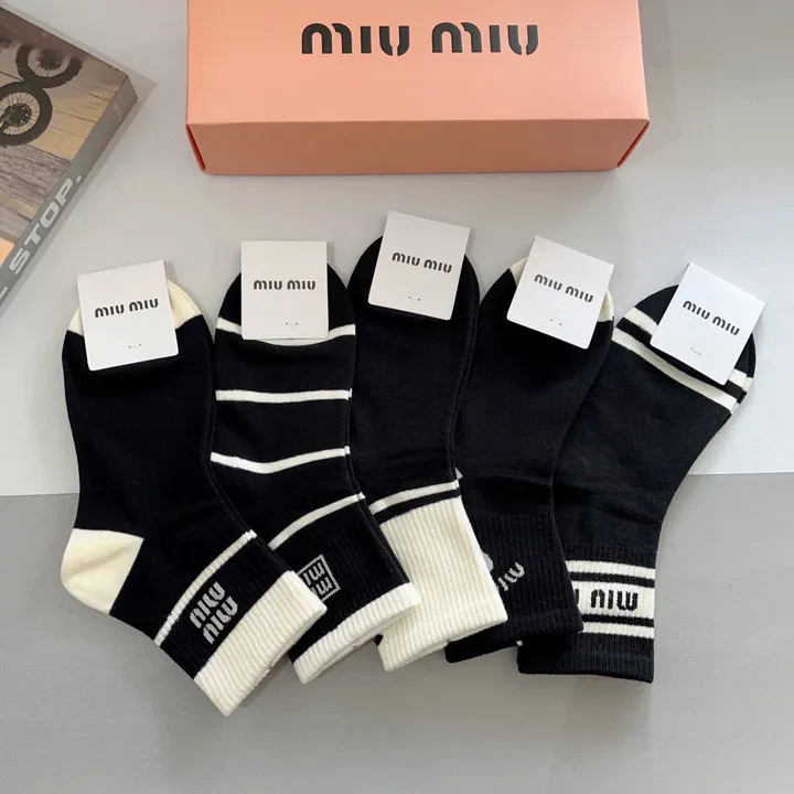 スーパーコピー ミュウミュウ 靴下