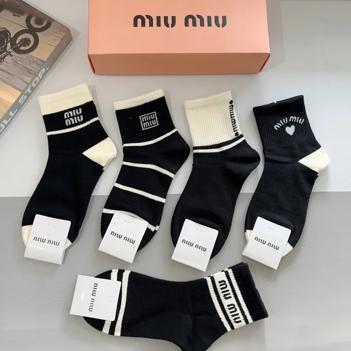 スーパーコピー ミュウミュウ 靴下