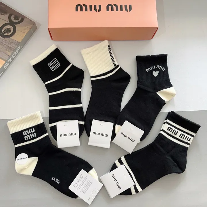 スーパーコピー ミュウミュウ 靴下