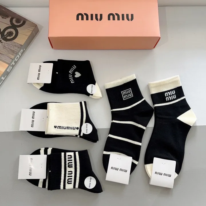 スーパーコピー ミュウミュウ 靴下