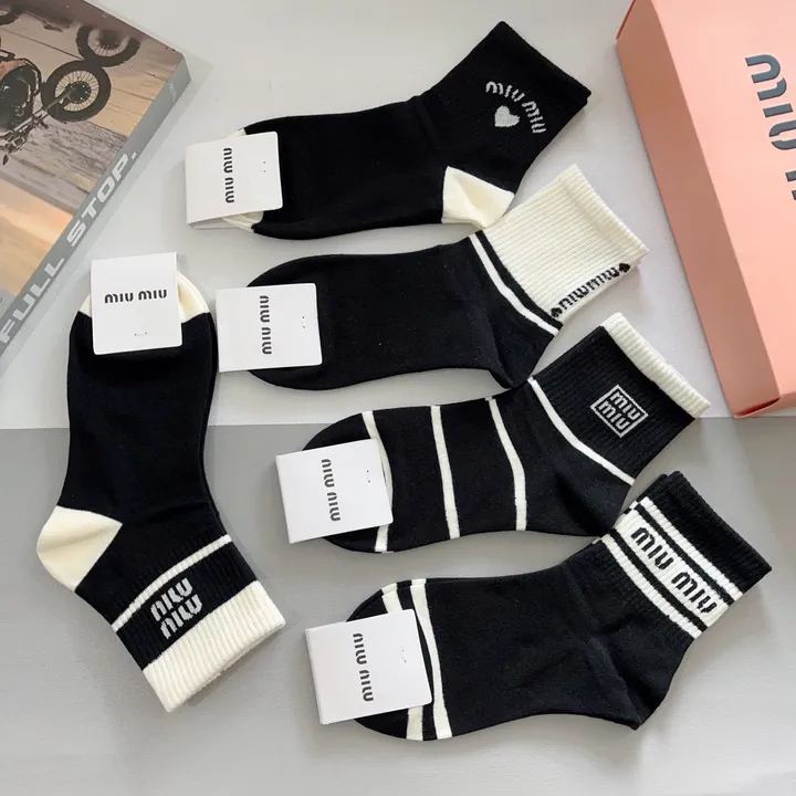 スーパーコピー ミュウミュウ 靴下
