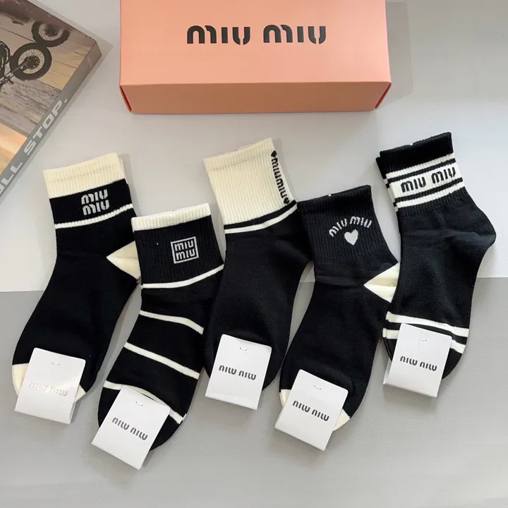 スーパーコピー ミュウミュウ 靴下