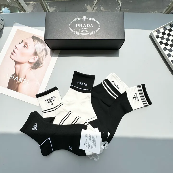 スーパーコピー プラダ 靴下