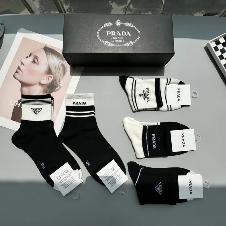 スーパーコピー プラダ 靴下