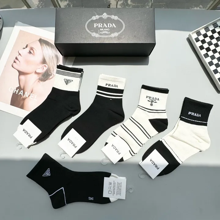 スーパーコピー プラダ 靴下