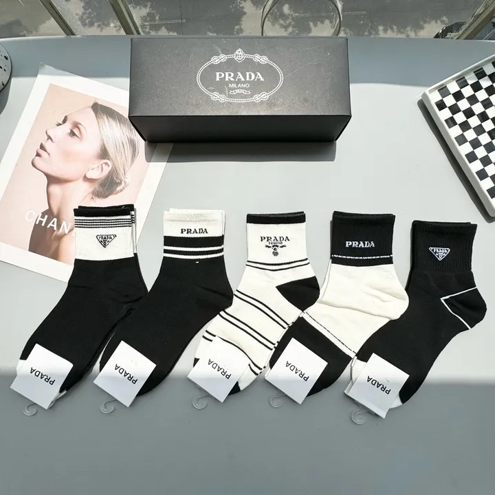 スーパーコピー プラダ 靴下