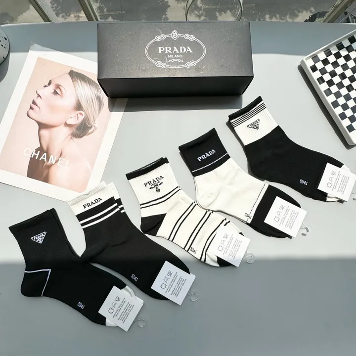 スーパーコピー プラダ 靴下