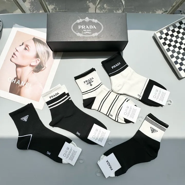 スーパーコピー プラダ 靴下