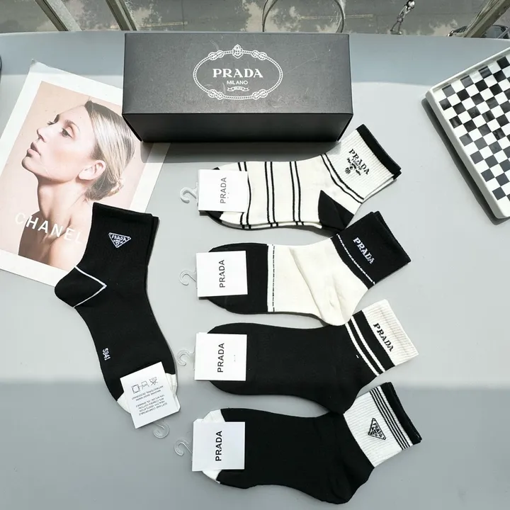 スーパーコピー プラダ 靴下