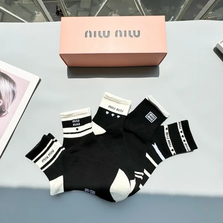 スーパーコピー ミュウミュウ 靴下