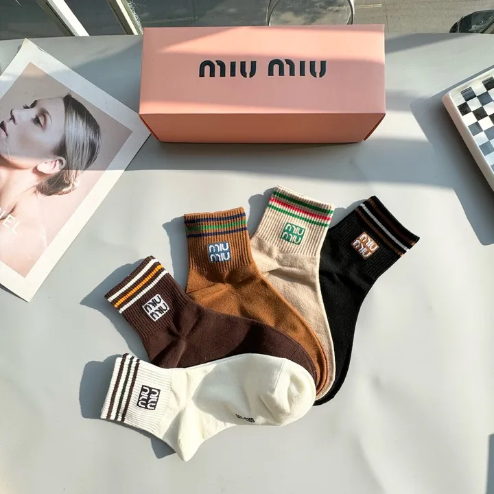 スーパーコピー ミュウミュウ 靴下