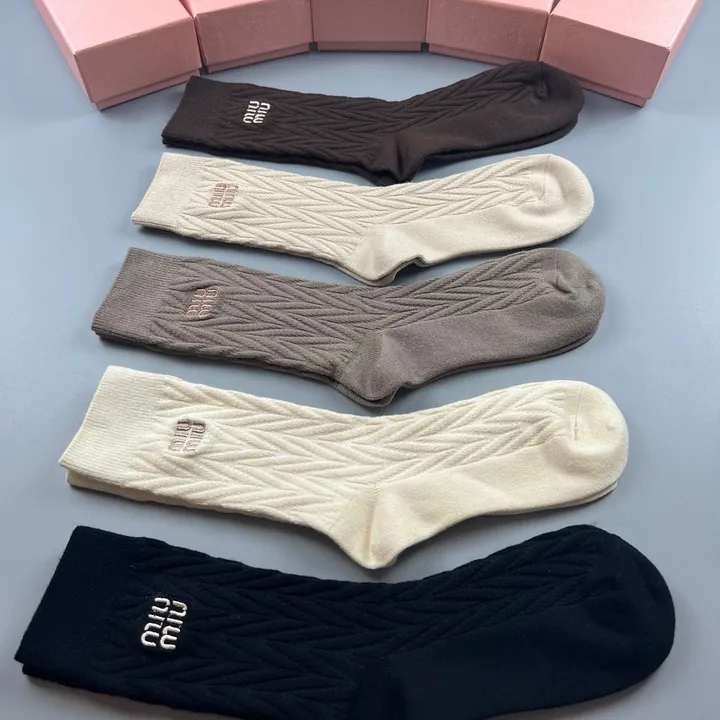 スーパーコピー ミュウミュウ 靴下