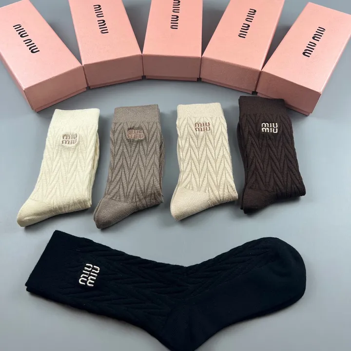 スーパーコピー ミュウミュウ 靴下
