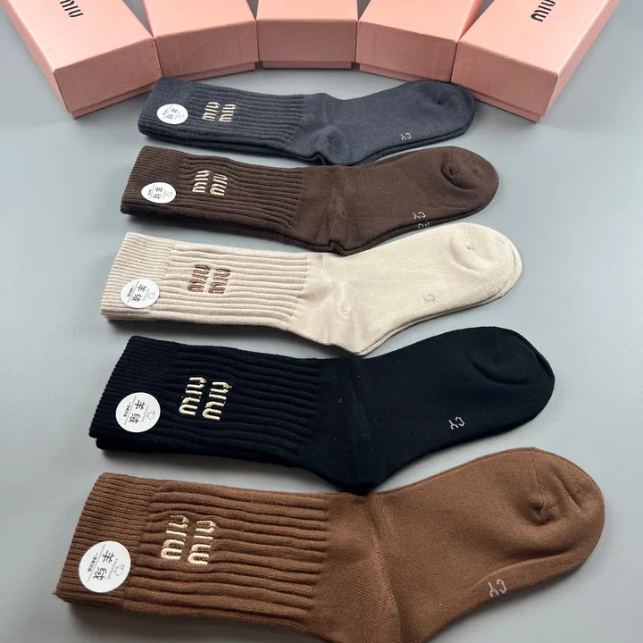 スーパーコピー ミュウミュウ 靴下