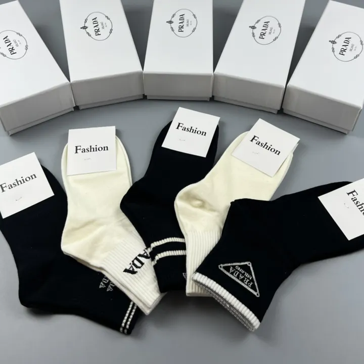スーパーコピー プラダ 靴下