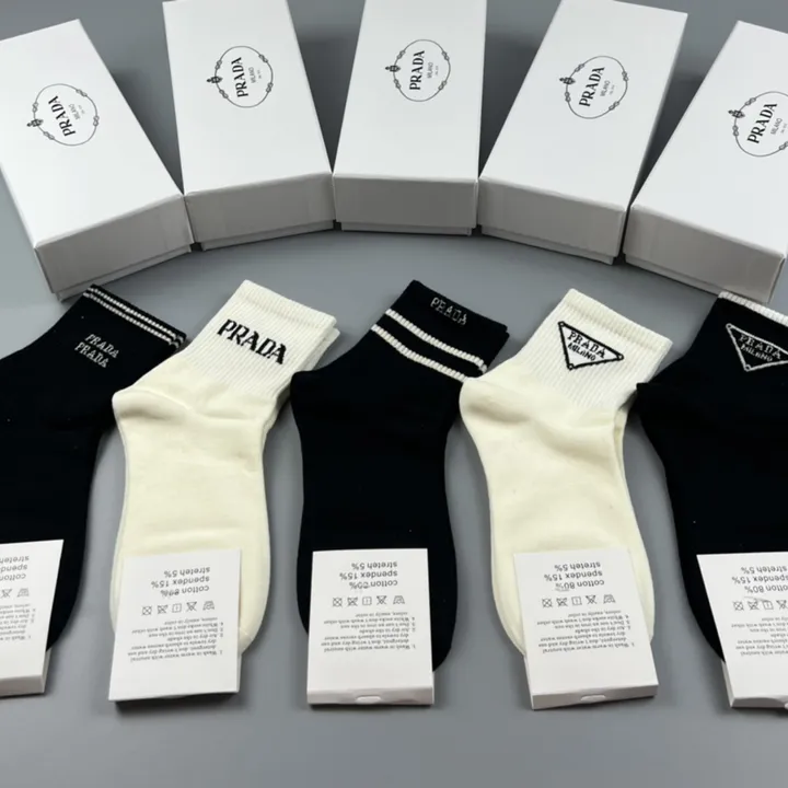 スーパーコピー プラダ 靴下