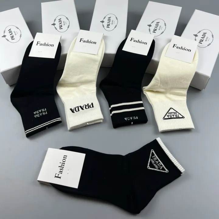 スーパーコピー プラダ 靴下