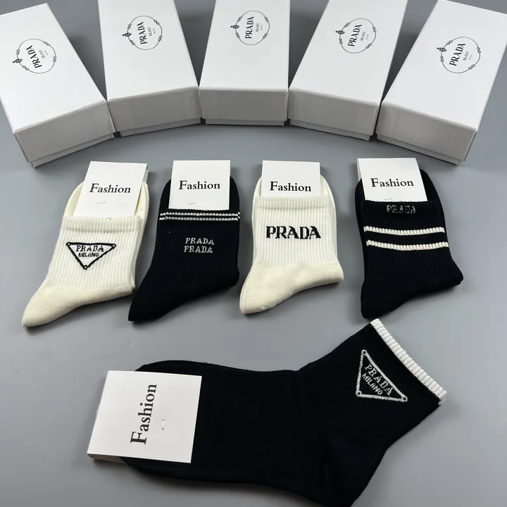 スーパーコピー プラダ 靴下