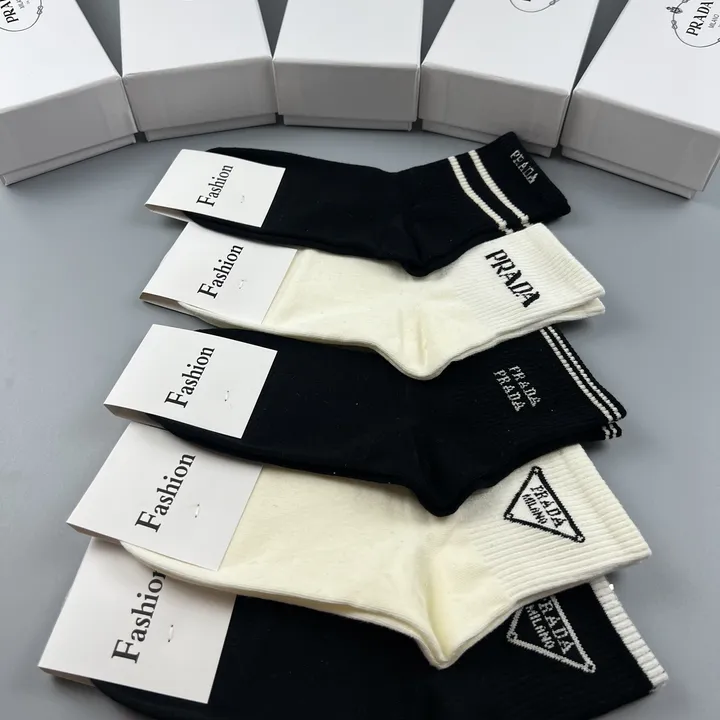 スーパーコピー プラダ 靴下