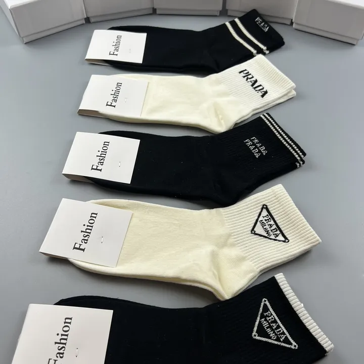 スーパーコピー プラダ 靴下