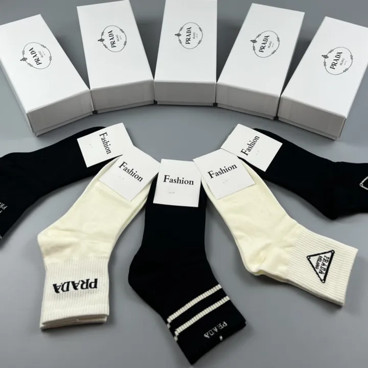 スーパーコピー プラダ 靴下