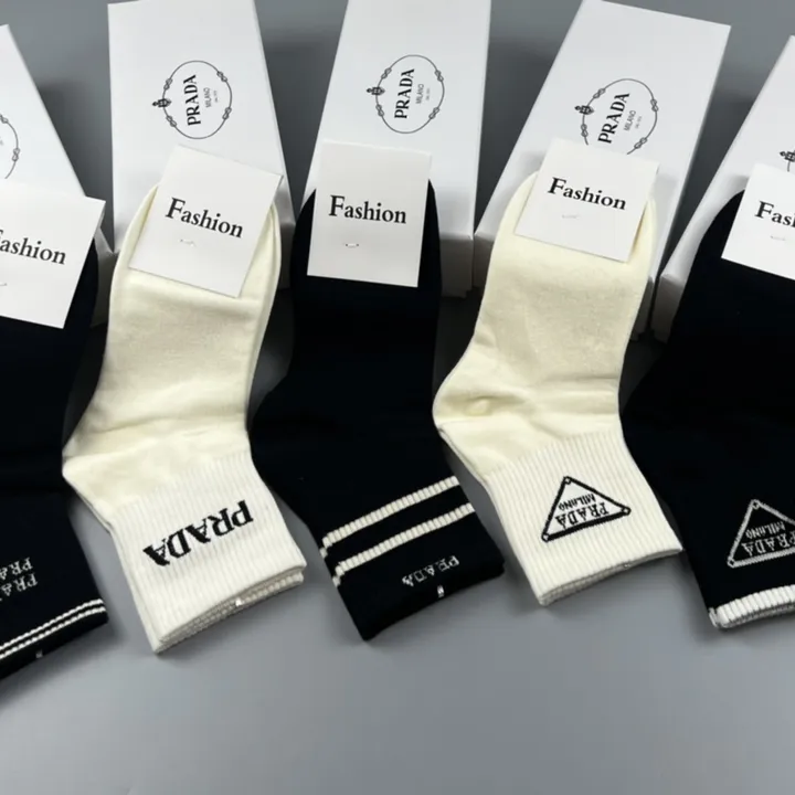 スーパーコピー プラダ 靴下