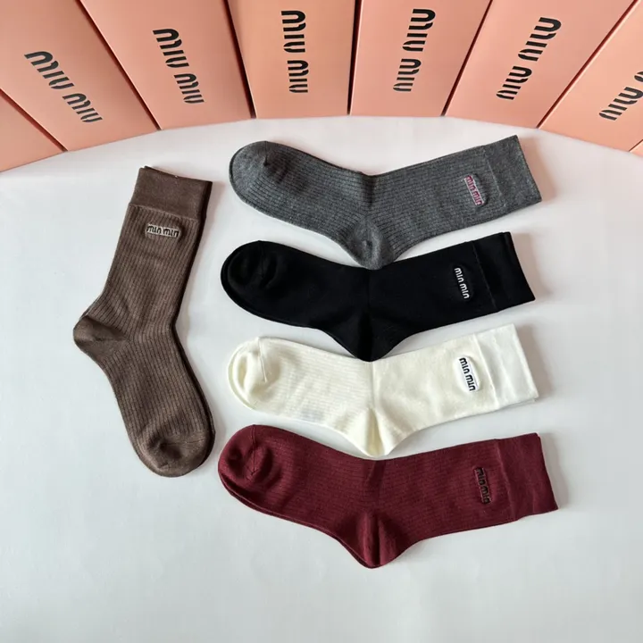 スーパーコピー ミュウミュウ 靴下