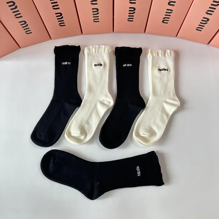 スーパーコピー ミュウミュウ 靴下