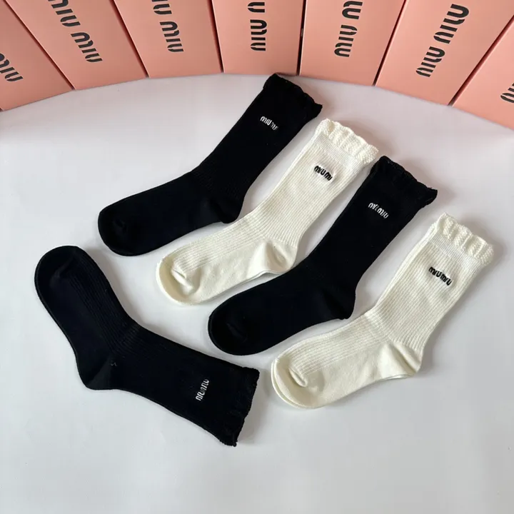 スーパーコピー ミュウミュウ 靴下