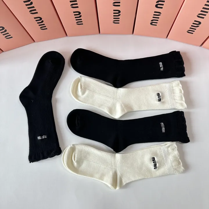 スーパーコピー ミュウミュウ 靴下