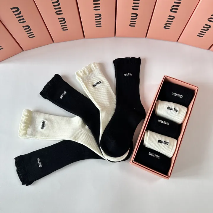 スーパーコピー ミュウミュウ 靴下