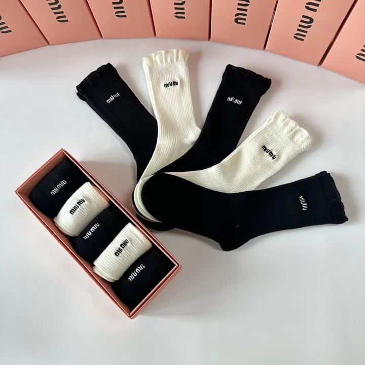 スーパーコピー ミュウミュウ 靴下