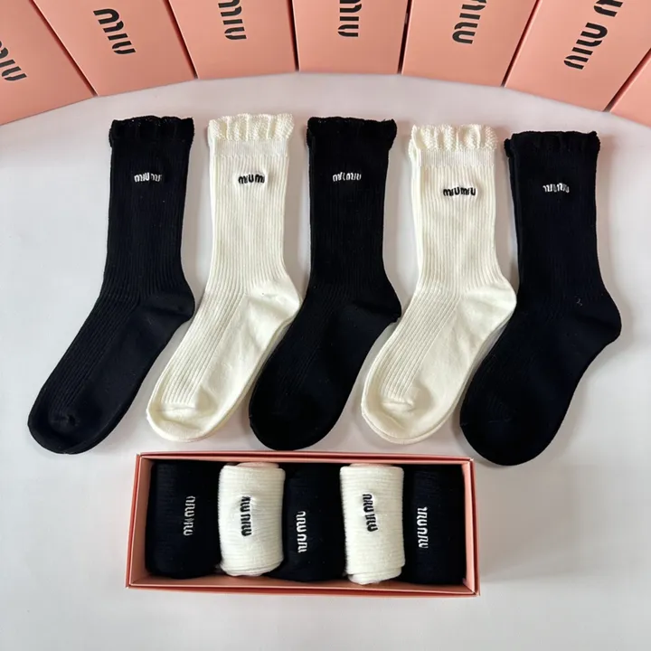 スーパーコピー ミュウミュウ 靴下