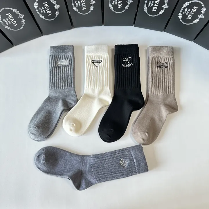 スーパーコピー プラダ 靴下