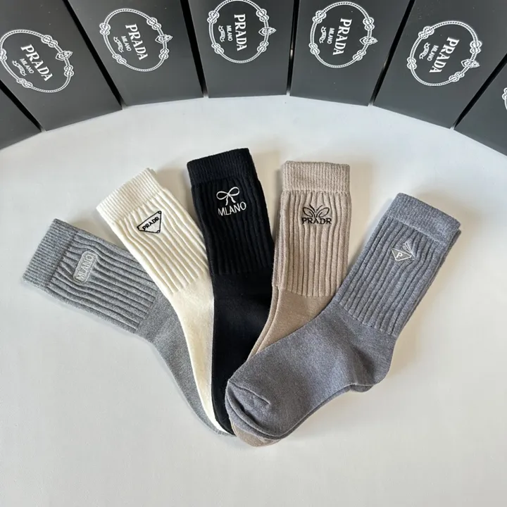 スーパーコピー プラダ 靴下