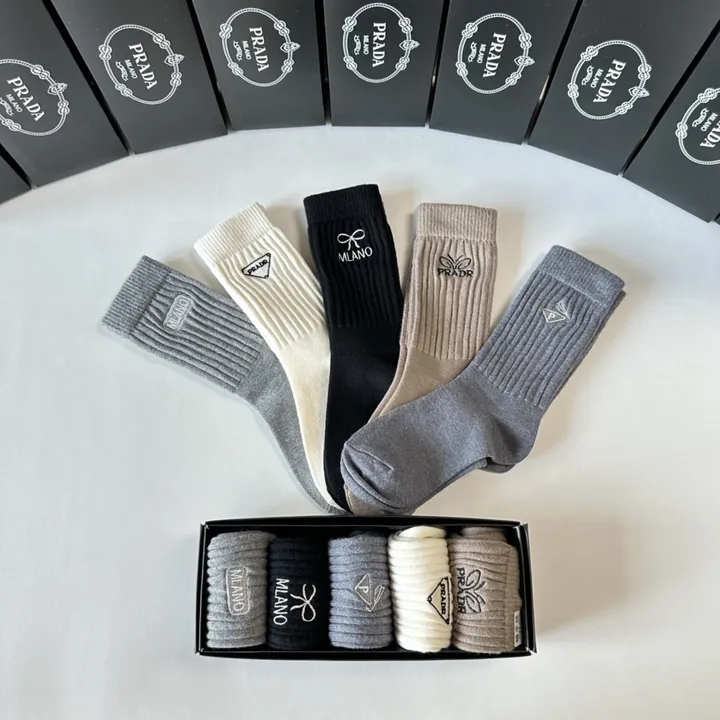 スーパーコピー プラダ 靴下