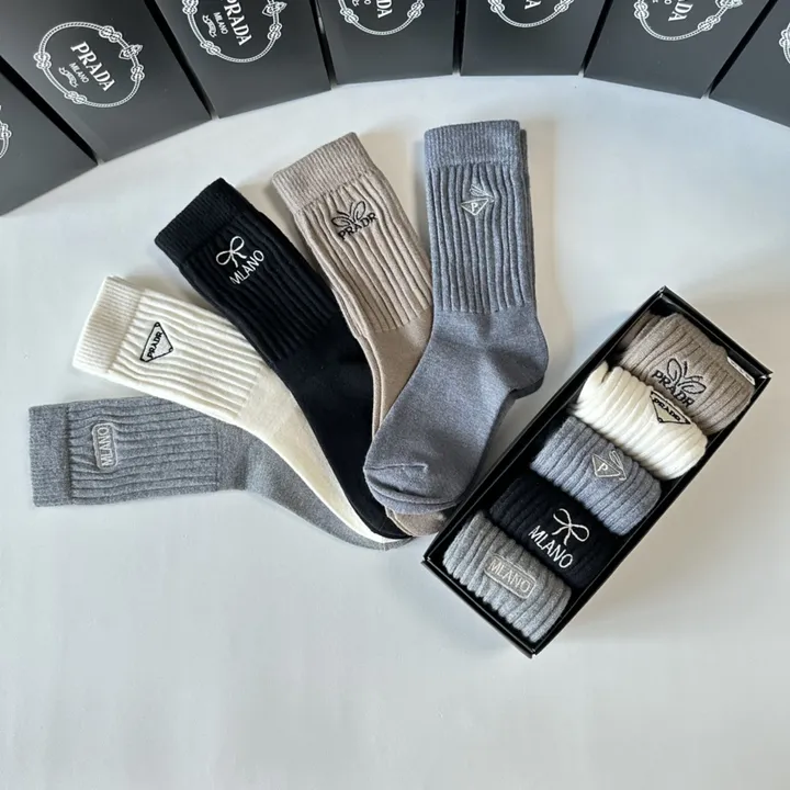 スーパーコピー プラダ 靴下