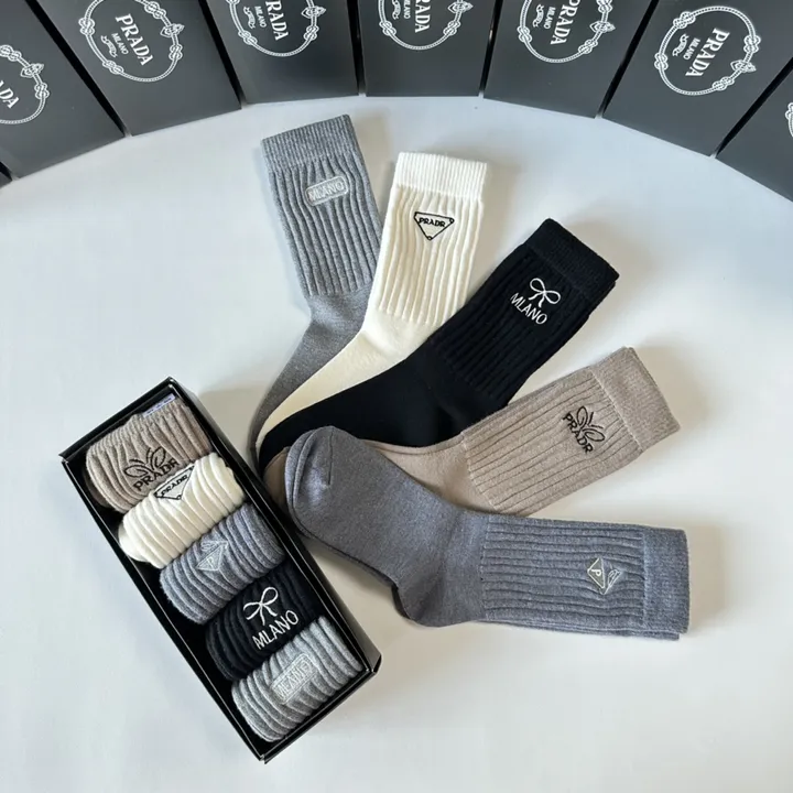 スーパーコピー プラダ 靴下