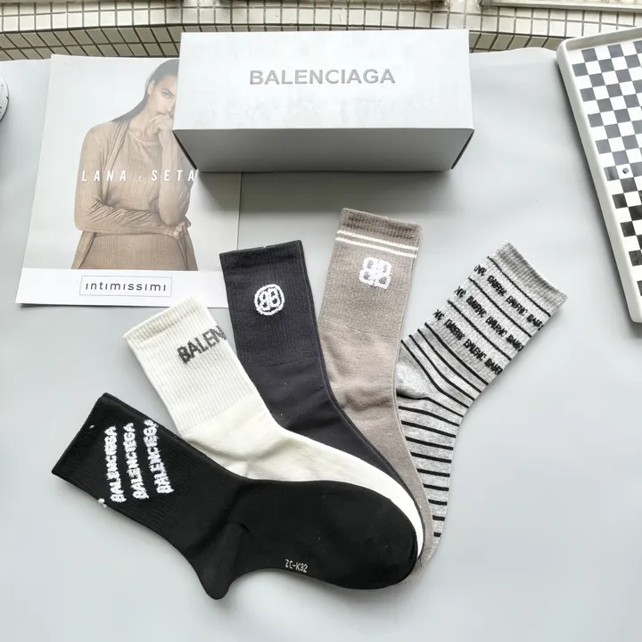 スーパーコピー バレンシアガ 靴下