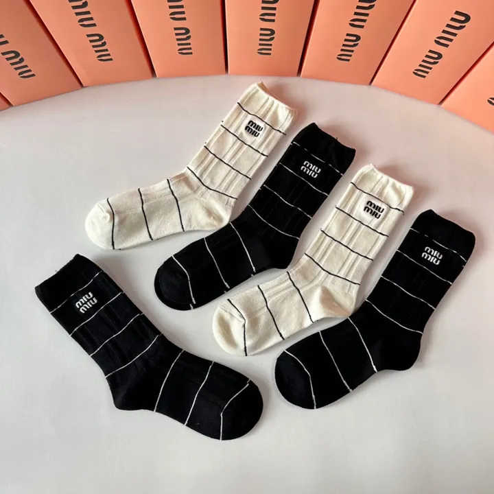 スーパーコピー ミュウミュウ 靴下