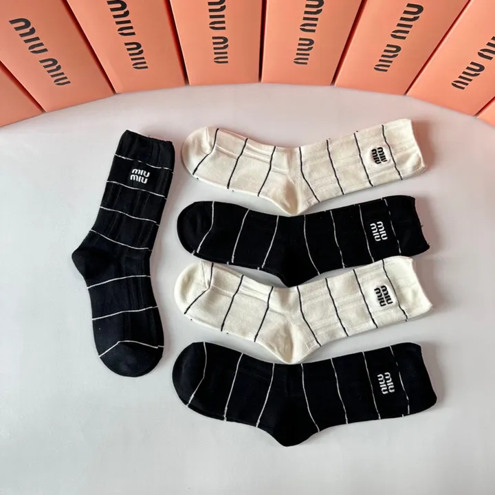スーパーコピー ミュウミュウ 靴下