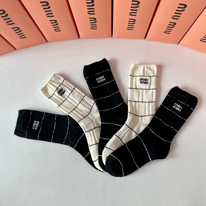 スーパーコピー ミュウミュウ 靴下