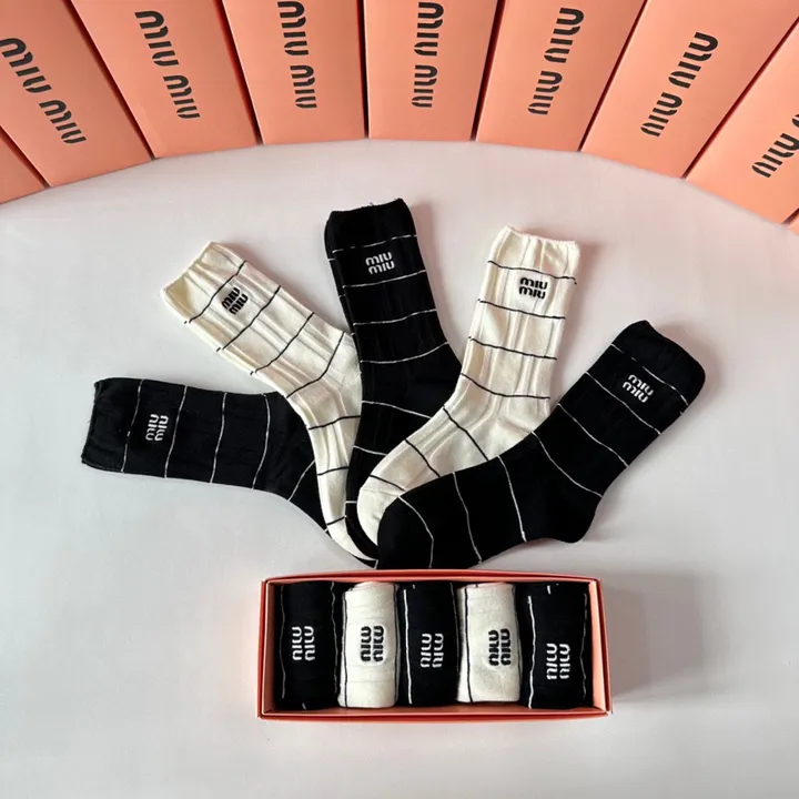 スーパーコピー ミュウミュウ 靴下
