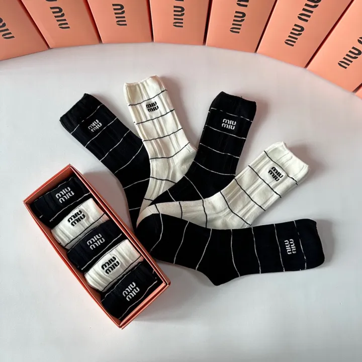 スーパーコピー ミュウミュウ 靴下